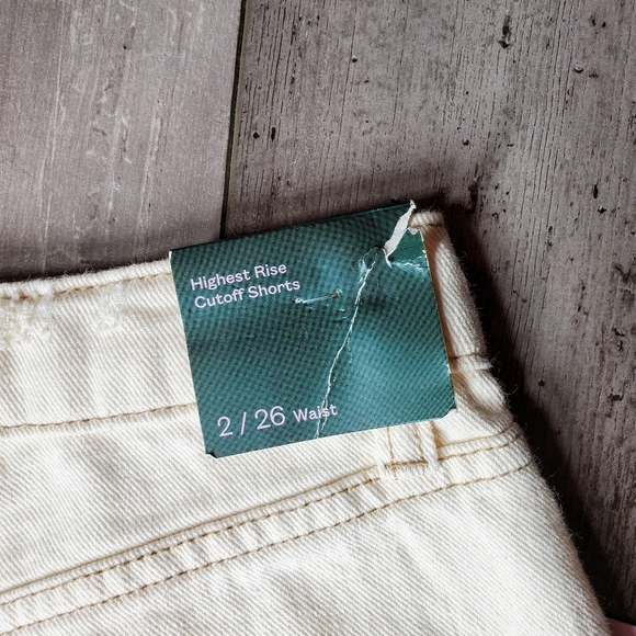 NWT Wild Fable Women's Super-High Rise Cut-Off Jean Shorts Off-White Size 2/26 - Picture 10 of 16